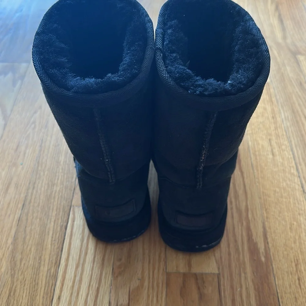 Ugg sz 7 Black Suede shearling Fur-Lined Boots good pre owned condition